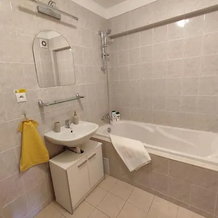 Velky Stylovy Apartman Vo Vybornej Lokalite Apartment